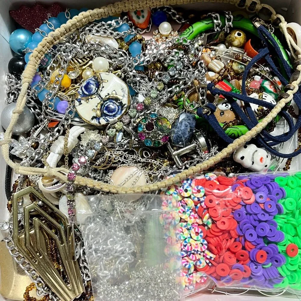 VTG - Now Repurpose Jewelry Rhinestone Beads Charms Harvest Materials Box 1#12.6